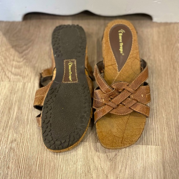 Size 8 bare traps sandals - Picture 2 of 2